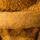 Marcas de cuchillo en una costilla encontrada en Wharram Percy. Foto: Historic England)